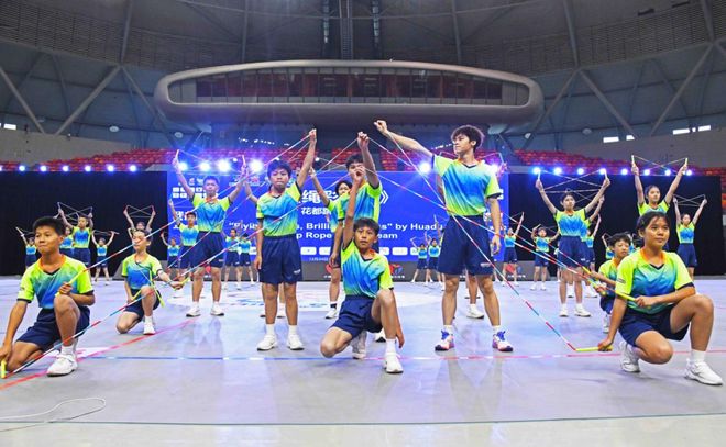 花都上演巅峰对决!16个国家和地区跳绳高手过招(图9) 花都上演巅峰对决!16个国家和地区跳绳高手过招(图9)