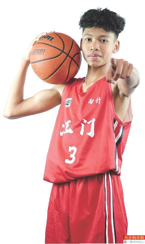 “小孩哥”玩转篮球“女飞人”田径冲刺侨都“体育旋风”刮起来(图1)