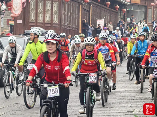 畅享骑行风景在路上!2024环梵自行车赛骑行体验组顺利完赛(图2) 畅享骑行风景在路上!2024环梵自行车赛骑行体验组顺利完赛(图2)