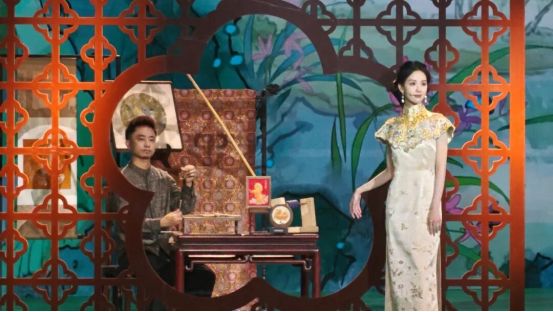 江苏南京：一袭旗袍出云锦千年非遗正芳华