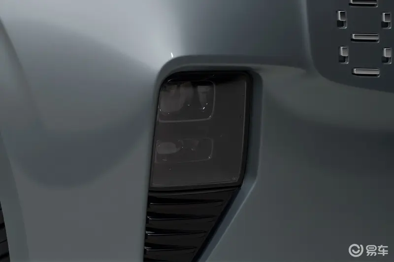 运动与操控兼备的大型mpv沃尔沃EM90单车导购(图1) 运动与操控兼备的大型mpv沃尔沃EM90单车导购(图1)