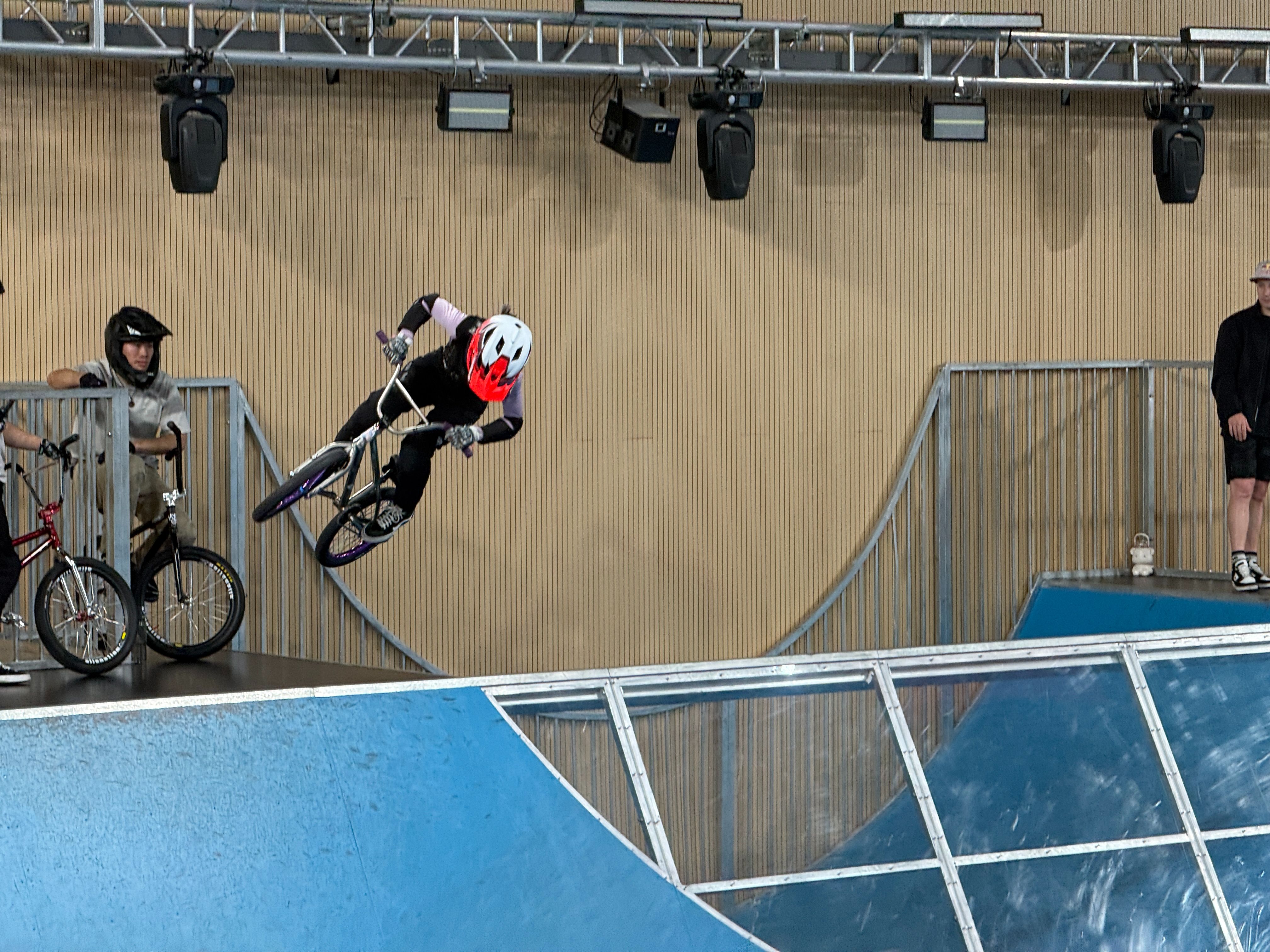 破风！轮上飞扬丨万千气象看四川·活力四川行(图1)