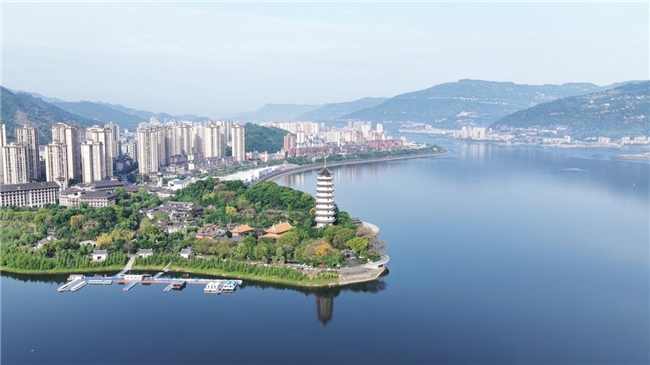 驭风汉丰湖骑聚新开州！2026中国公路自行车职业联赛暨首届环汉丰湖自行车公开赛鸣枪开赛(图15)