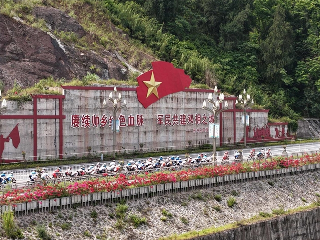 驭风汉丰湖骑聚新开州！2026中国公路自行车职业联赛暨首届环汉丰湖自行车公开赛鸣枪开赛(图13)