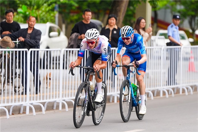 驭风汉丰湖骑聚新开州！2026中国公路自行车职业联赛暨首届环汉丰湖自行车公开赛鸣枪开赛(图5)