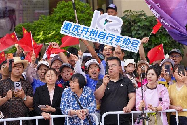 驭风汉丰湖骑聚新开州！2026中国公路自行车职业联赛暨首届环汉丰湖自行车公开赛鸣枪开赛(图10)