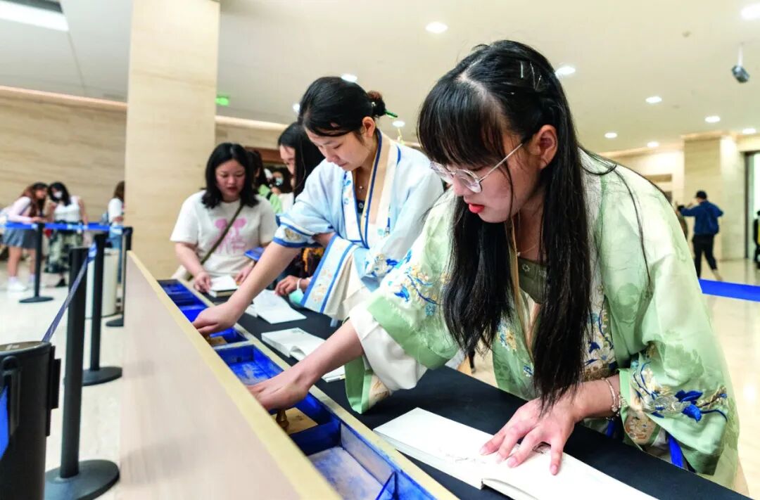 中国蓝观察｜这届年轻人不按套路出游(图5)